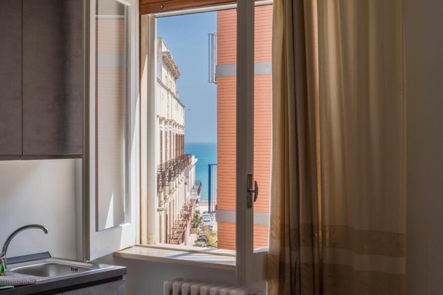 Casa Giali - Sea ​​View Home For Family Джовинацо Екстериор снимка